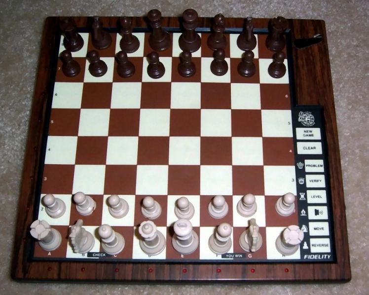 Datei:Fidelity Eldorado Chess Challenger.jpg